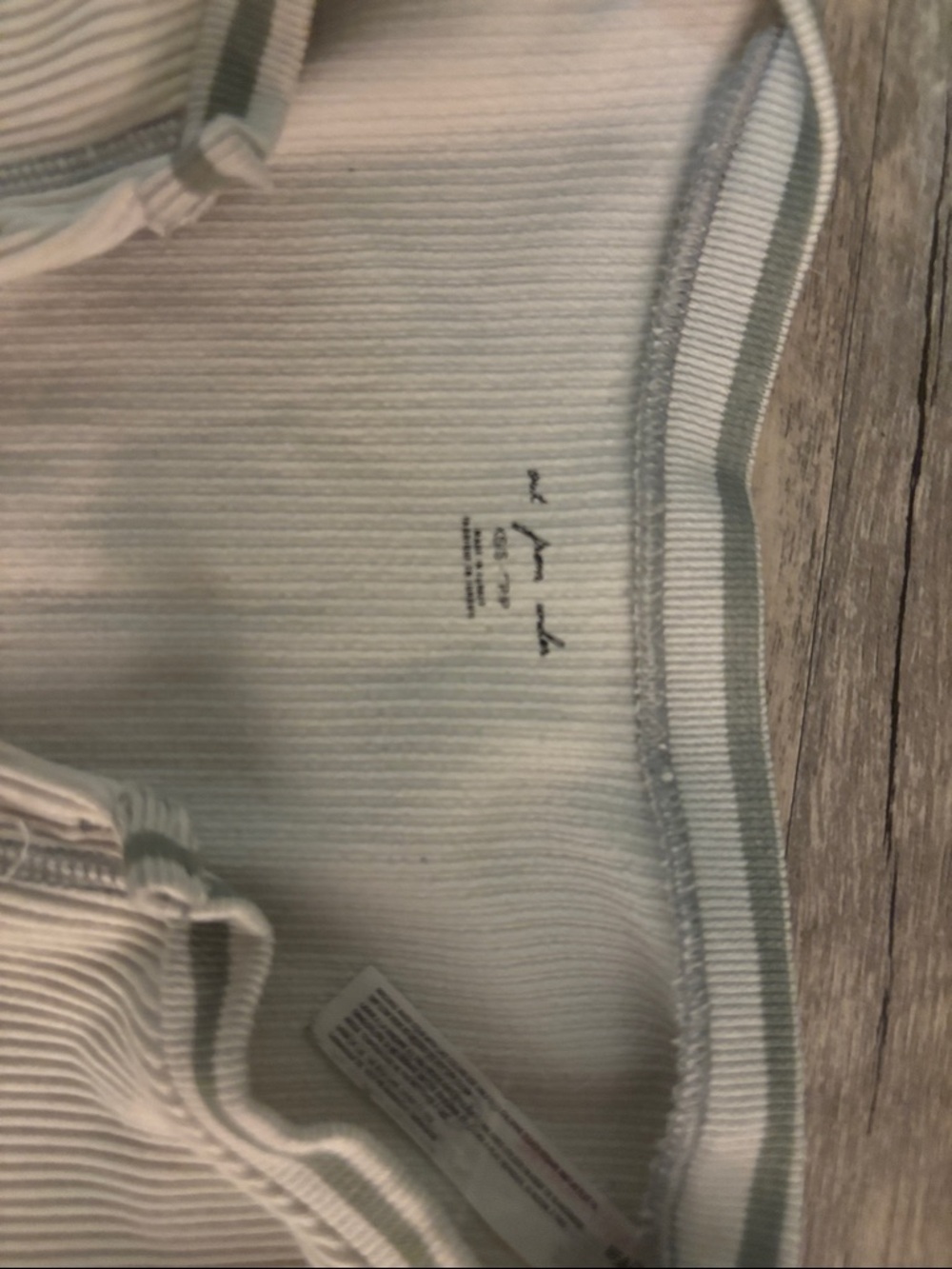 Urban Outfitters Ribbed Henley Crop Top in White and Light Pink - Picture 3 of 3